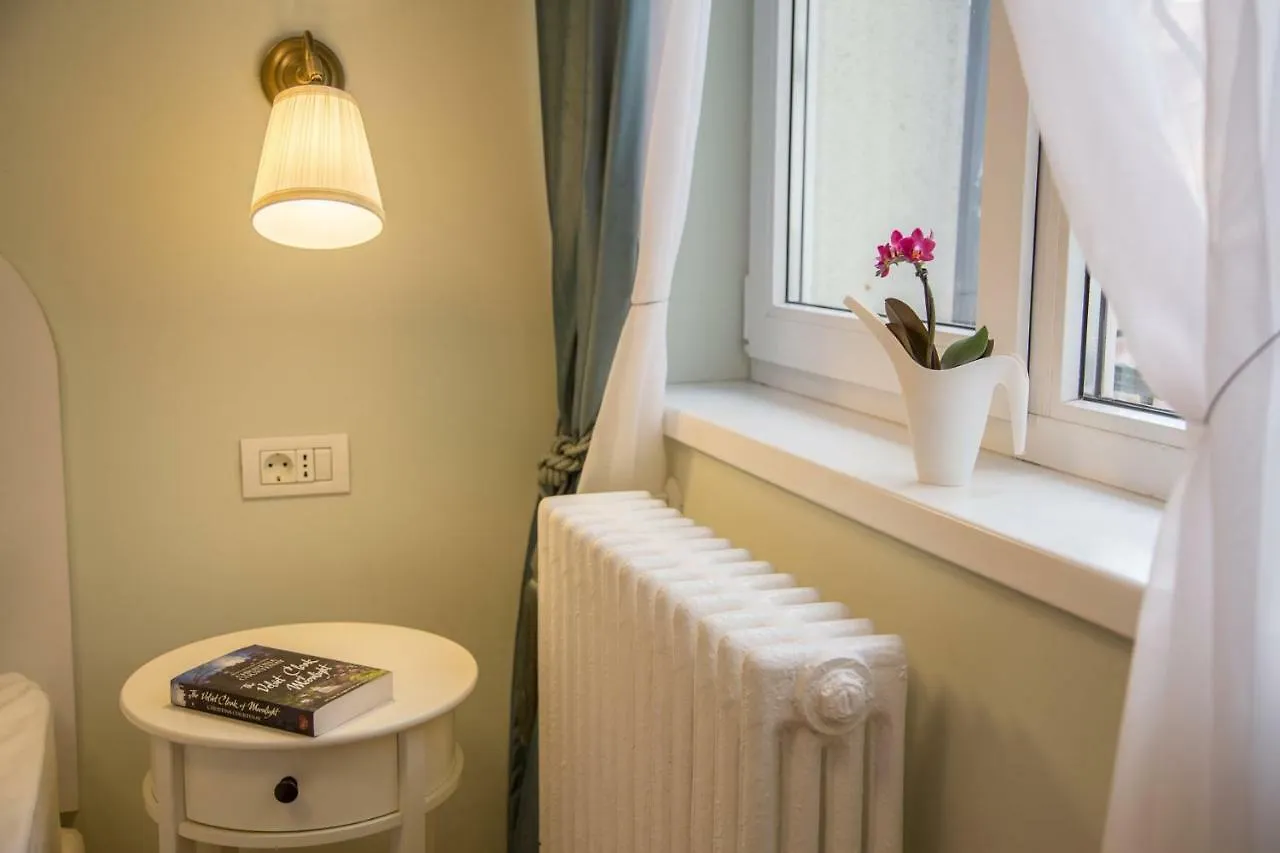Central Stylish & Cozy One Bedroom Apartment - Adela Accommodation - Ideal For Long Stays Bucureşti 0*,  România
