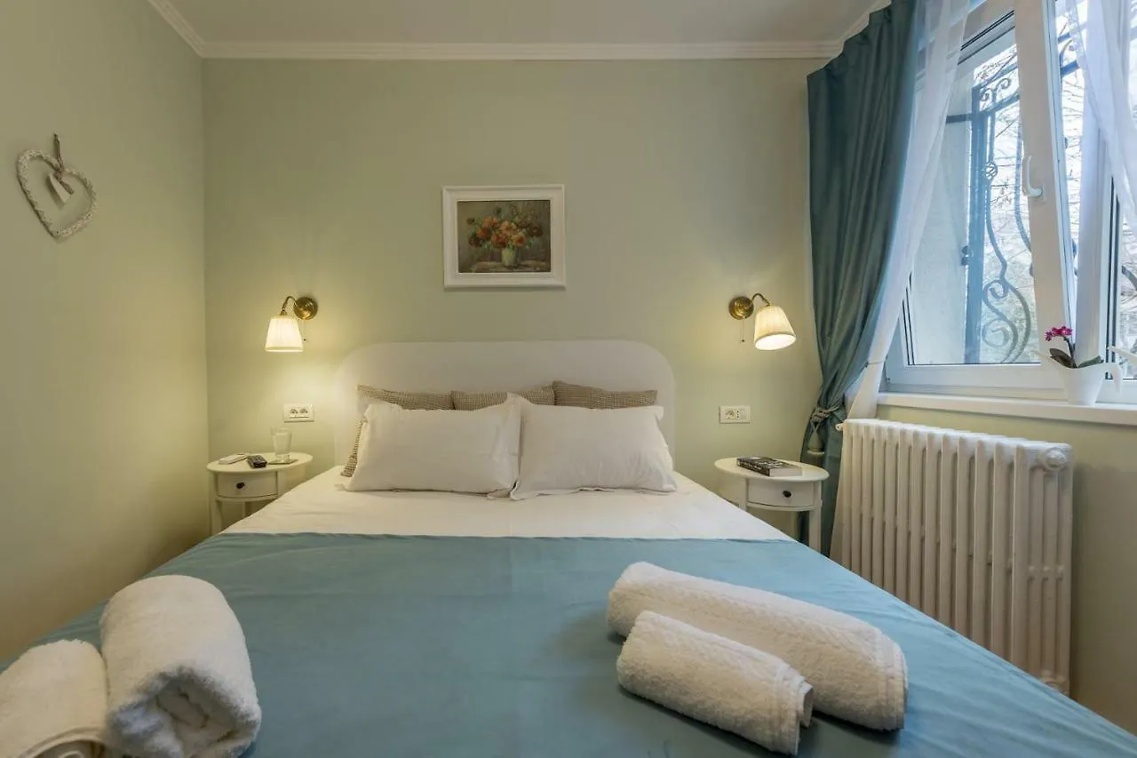 Central Stylish & Cozy One Bedroom Apartment - Adela Accommodation - Ideal For Long Stays Bucureşti