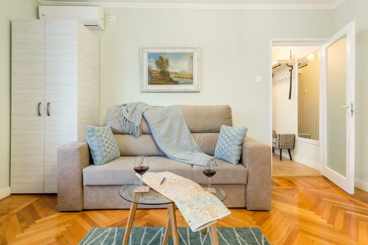 Central Stylish & Cozy One Bedroom Apartment - Adela Accommodation - Ideal For Long Stays Bucureşti