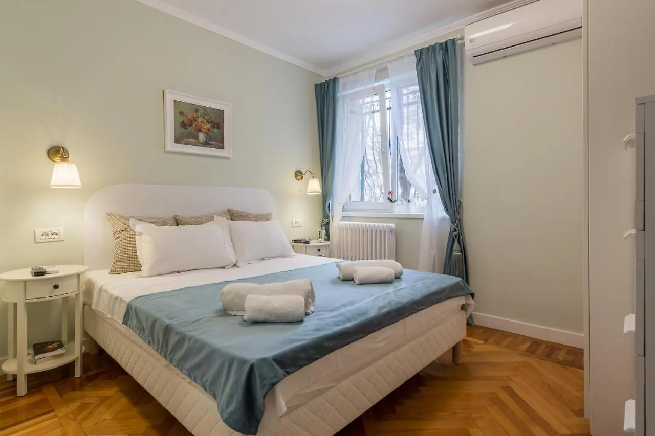 Central Stylish & Cozy One Bedroom Apartment - Adela Accommodation - Ideal For Long Stays Bucharest