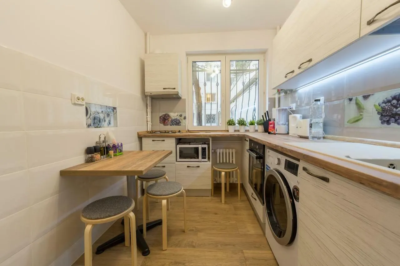 Central Stylish & Cozy One Bedroom Apartment - Adela Accommodation - Ideal For Long Stays Bucharest