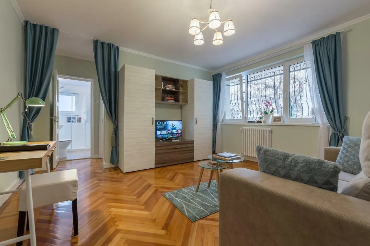 Central Stylish & Cozy One Bedroom Apartment - Adela Accommodation - Ideal For Long Stays Bucharest