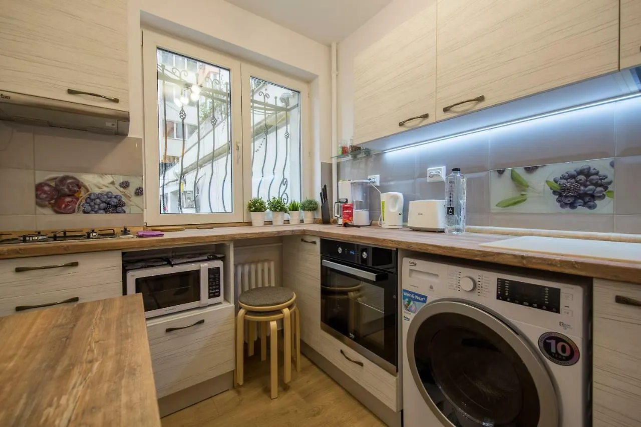 Central Stylish & Cozy One Bedroom Apartment - Adela Accommodation - Ideal For Long Stays Bucharest